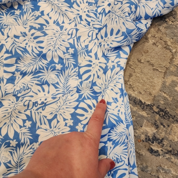 LA Dodgers Hawaiian Print Sort Sleeve Button Up Shirt Blue White Size Medium - Picture 15 of 16